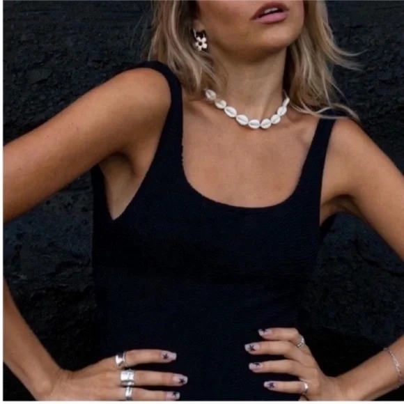 β¨ SALE NWT πΈ Hunza G Squareneck in Black - Picture 2 of 9